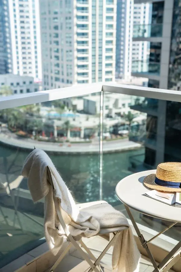 Higuests - Luxe Apartment With Incredible Marina Views 두바이 0*,  아랍에미리트